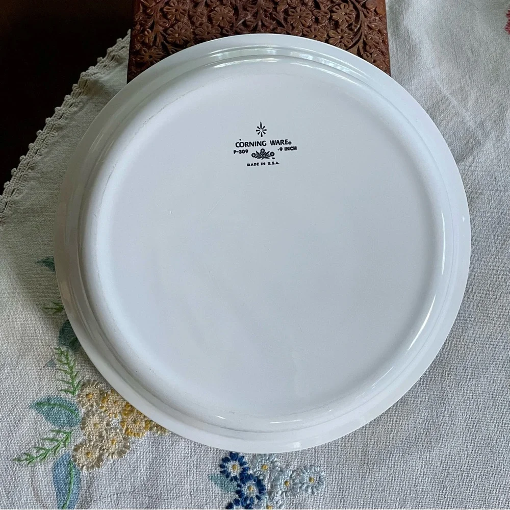 Vintage Corning Ware Blue Cornflower Pattern White Pie Dish. P-309. 9 inch